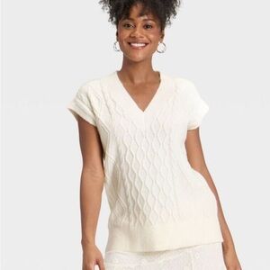 Universal Thread Cream V-Neck Sweater